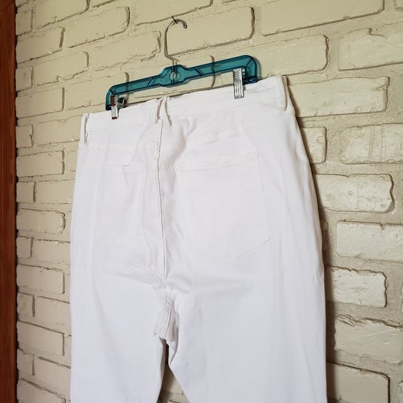 Good American Good Legs Crop Cascade Hem Jeans - Picture 8 of 14